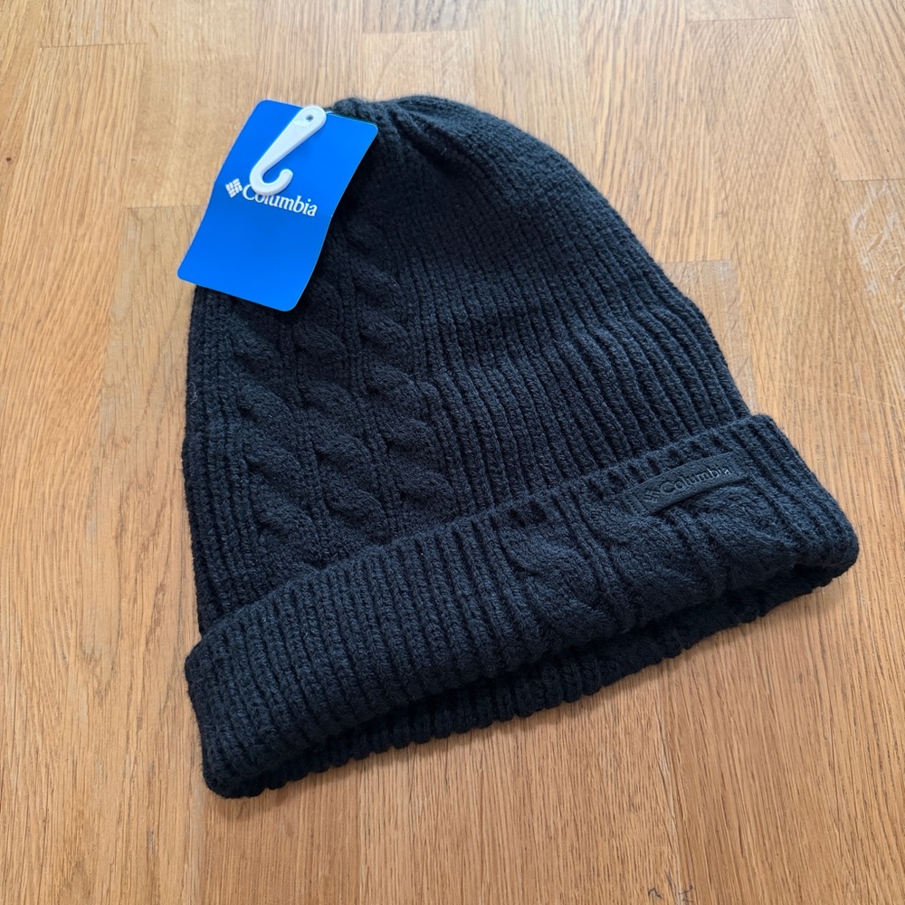 Columbia Women’s ONE SIZE Black Agate Pass Cable Knit Beanie Hat NEW